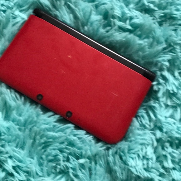 Nintendo 3DS XL - Picture 2 of 3